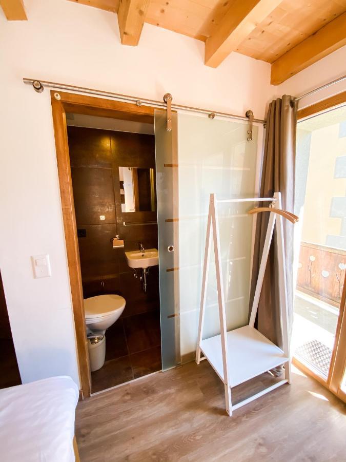 La Baraka Hostel Bagnes Екстериор снимка