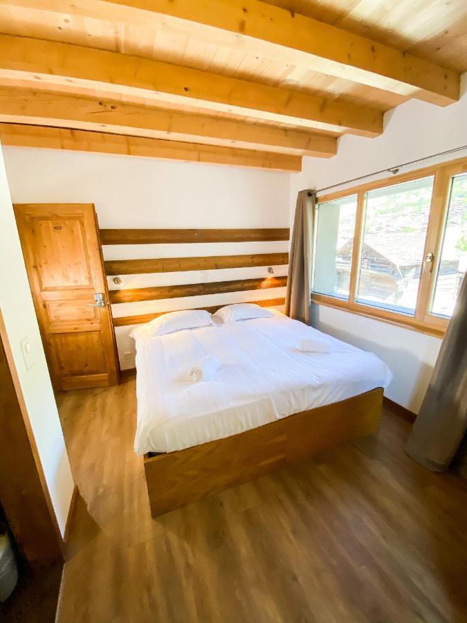 La Baraka Hostel Bagnes Екстериор снимка
