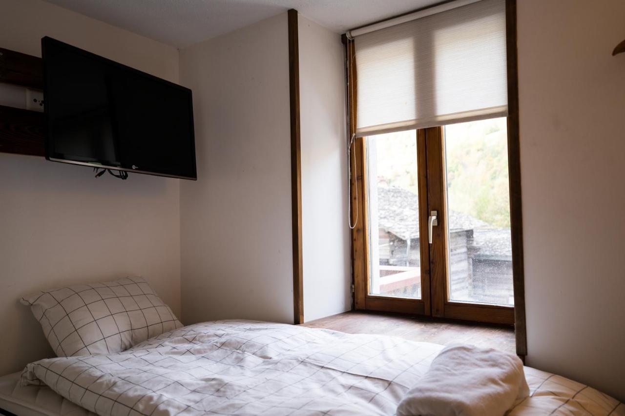 La Baraka Hostel Bagnes Екстериор снимка